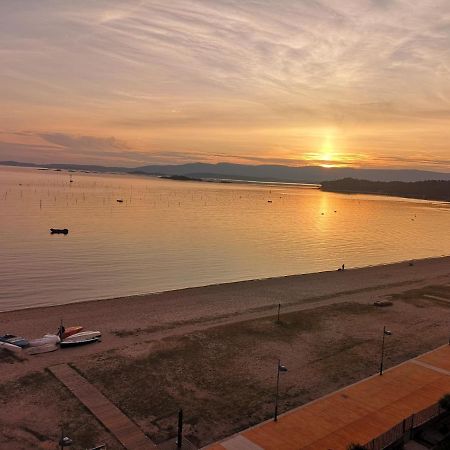 Precioso Apartamento En Primera Linea De Playa Vilagarcia de Arousa Exteriör bild