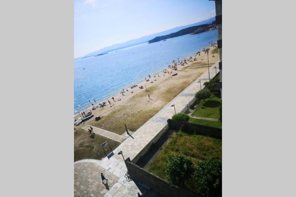 Precioso Apartamento En Primera Linea De Playa Vilagarcia de Arousa Exteriör bild